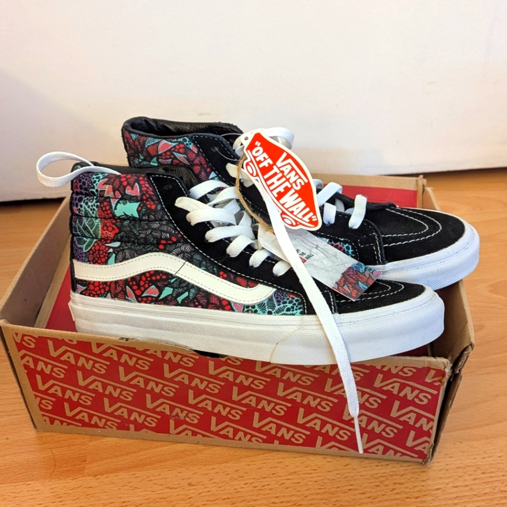 NEW Vans High-Top Sneakers with Floral Pattern Size 7
